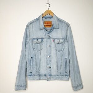 Levi’s Vintage Men’s Denim Light Wash Trucker Jacket Size Small